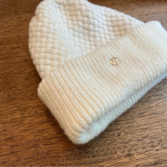 Juicy Couture White Knit Beanie Hat One Size Heart Logo Winter Cozy - Picture 3 of 13